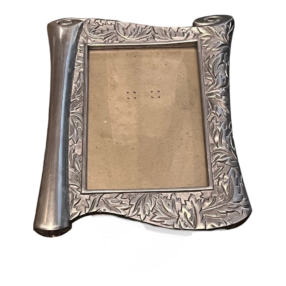 The Weston Gallery scarce design picture frame scroll with leaves 5 x 7 picture.